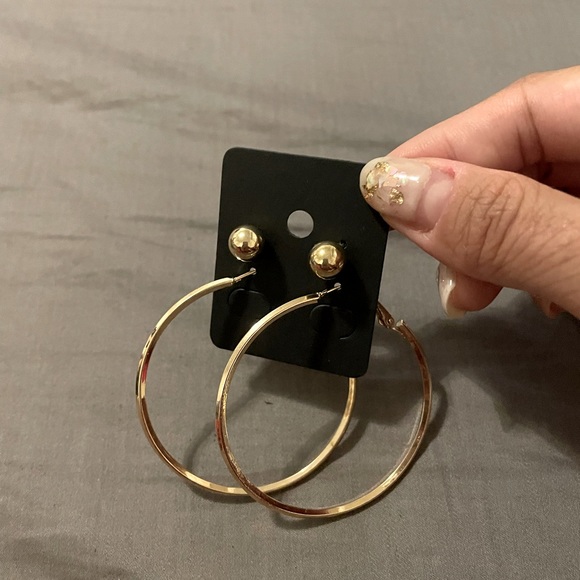 2-pair gold hoop earring set - Picture 3 of 3